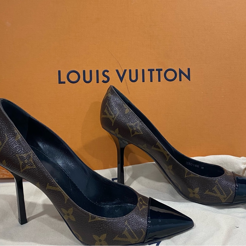 Authentic Louis Vuitton Monogram & Patent Cap Toe Pumps! Size: 6